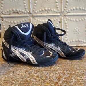 ASICS Black Wrestling Shoes Kids sz 4 1/2